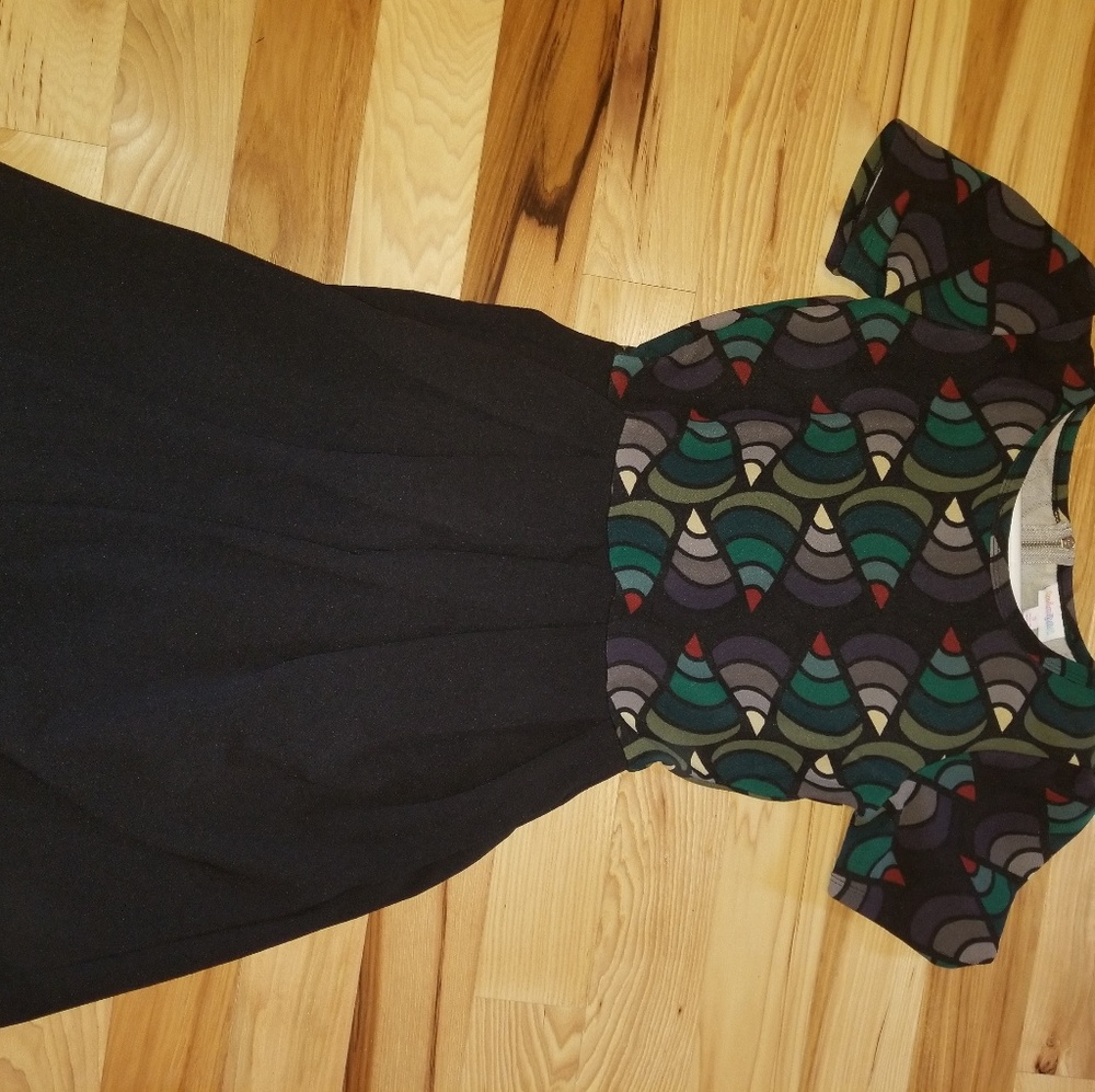 Lularoe amelia size small